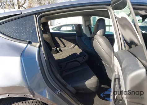 2026 Tesla Model Y Long Range Dual Motor All-Wheel Drive/Long Range Launch Series z USA, uszkodzony, nr VIN 7SAYGDEE4TA396725